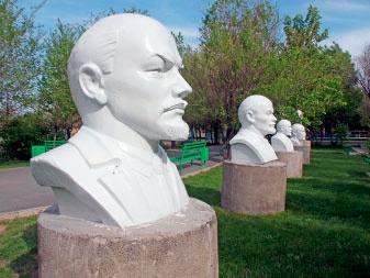 Иллюстрация к книге — Советистан [i_022.jpg]