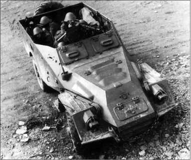 Иллюстрация к книге — Русские бронетранспортеры [i_026.jpg]