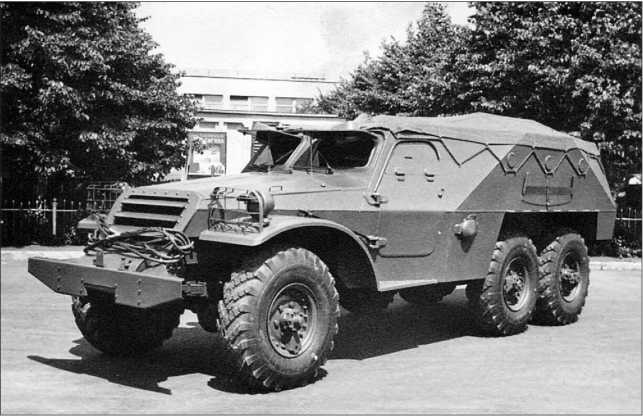 Иллюстрация к книге — Русские бронетранспортеры [i_032.jpg]