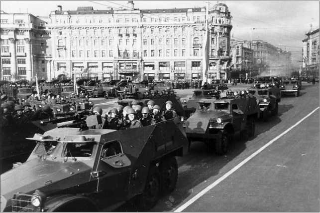 Иллюстрация к книге — Русские бронетранспортеры [i_037.jpg]