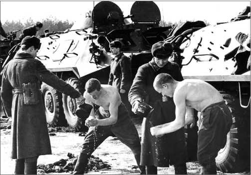 Иллюстрация к книге — Русские бронетранспортеры [i_062.jpg]