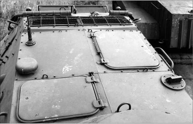 Иллюстрация к книге — Русские бронетранспортеры [i_067.jpg]