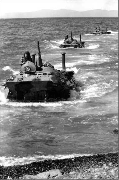 Иллюстрация к книге — Русские бронетранспортеры [i_104.jpg]