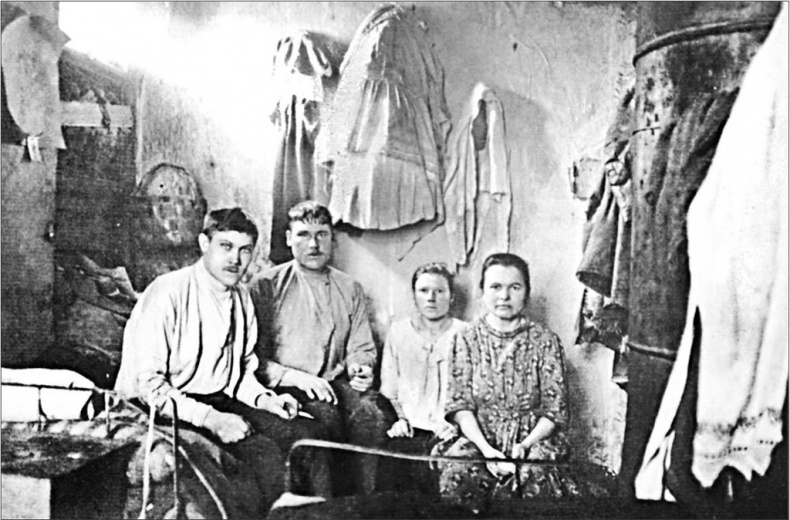 Иллюстрация к книге — Петербургские доходные дома. Очерки из истории быта [i_139.jpg]