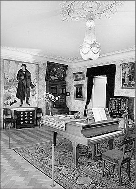 Иллюстрация к книге — Петербургские доходные дома. Очерки из истории быта [i_200.jpg]