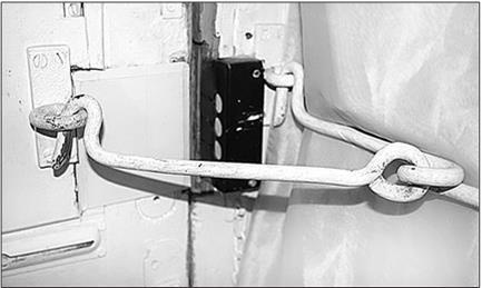 Иллюстрация к книге — Петербургские доходные дома. Очерки из истории быта [i_245.jpg]