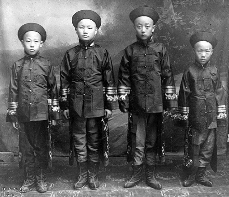 Иллюстрация к книге — Деревянные пушки Китая [i_058.jpg]