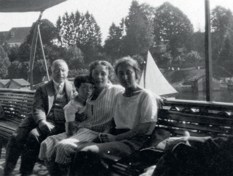 Иллюстрация к книге — Лара. Нерассказанная история любви, вдохновившая на создание «Доктора Живаго» [_8.jpg]