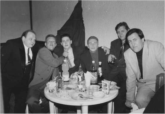 Иллюстрация к книге — Исповедь русского гангстера. Хроники времен организованного бандитизма. Книга вторая [i_011.jpg]