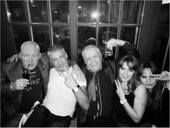 Иллюстрация к книге — Исповедь русского гангстера. Хроники времен организованного бандитизма. Книга вторая [i_030.jpg]