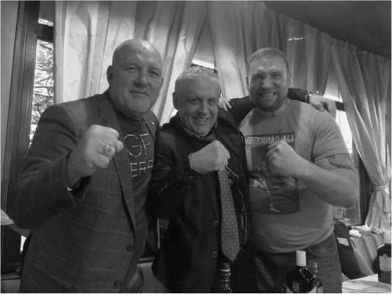 Иллюстрация к книге — Исповедь русского гангстера. Хроники времен организованного бандитизма. Книга вторая [i_031.jpg]