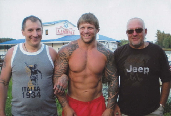 Иллюстрация к книге — Исповедь русского гангстера. Хроники времен организованного бандитизма. Книга вторая [i_037.jpg]