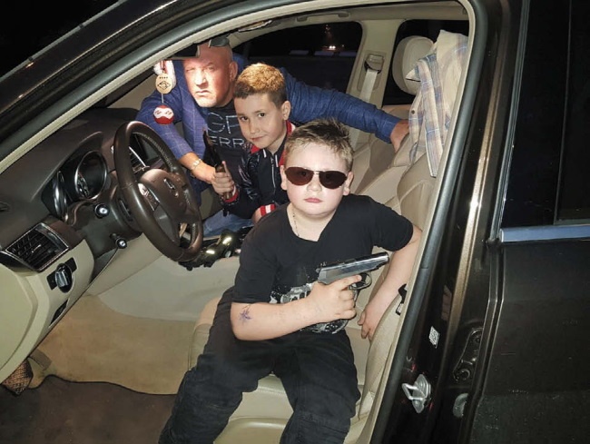 Иллюстрация к книге — Исповедь русского гангстера. Хроники времен организованного бандитизма. Книга вторая [i_042.jpg]