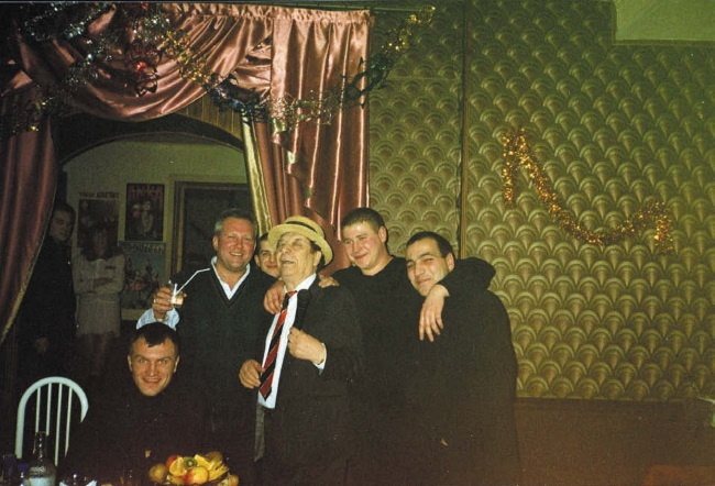 Иллюстрация к книге — Исповедь русского гангстера. Хроники времен организованного бандитизма. Книга вторая [i_043.jpg]