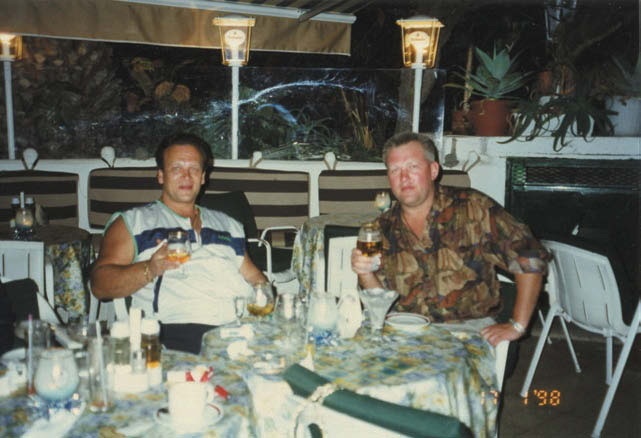 Иллюстрация к книге — Исповедь русского гангстера. Хроники времен организованного бандитизма. Книга вторая [i_044.jpg]