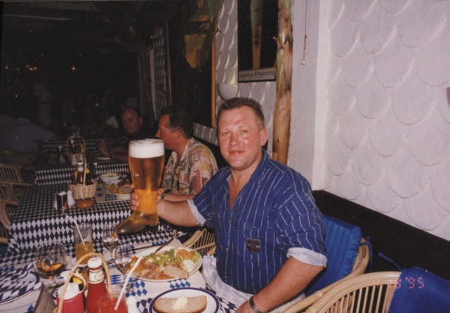 Иллюстрация к книге — Исповедь русского гангстера. Хроники времен организованного бандитизма. Книга вторая [i_045.jpg]