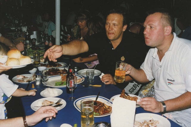 Иллюстрация к книге — Исповедь русского гангстера. Хроники времен организованного бандитизма. Книга вторая [i_052.jpg]