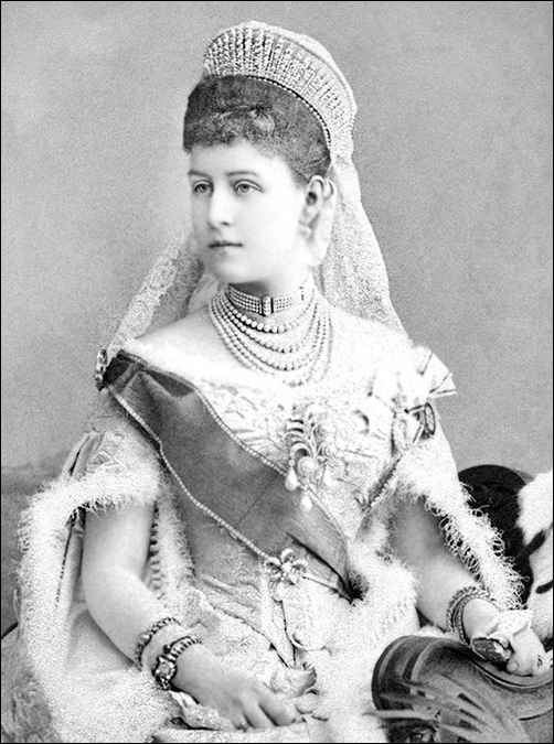 Иллюстрация к книге — Великие княгини и князья семьи Романовых [_page_355_image_0001_tn.jpg]