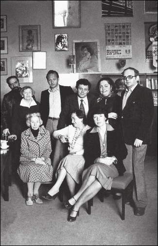 Иллюстрация к книге — На берегах утопий [i_037.jpg]