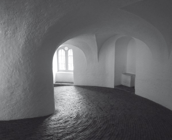 Иллюстрация к книге — Дом на хвосте паровоза. Путеводитель по Европе в сказках Андерсена [i_004.jpg]