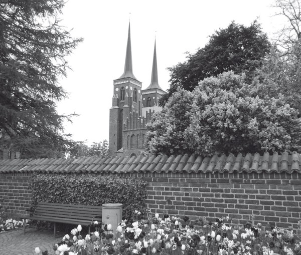 Иллюстрация к книге — Дом на хвосте паровоза. Путеводитель по Европе в сказках Андерсена [i_048.jpg]