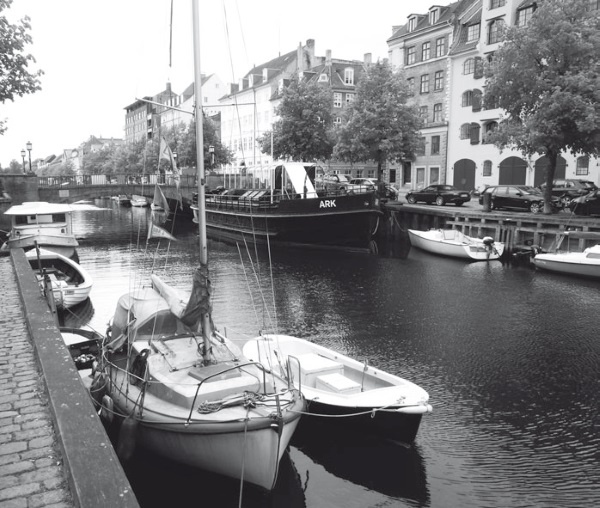 Иллюстрация к книге — Дом на хвосте паровоза. Путеводитель по Европе в сказках Андерсена [i_072.jpg]