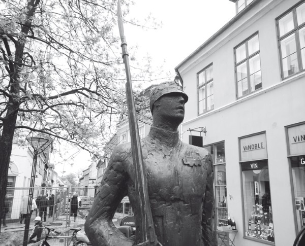 Иллюстрация к книге — Дом на хвосте паровоза. Путеводитель по Европе в сказках Андерсена [i_080.jpg]