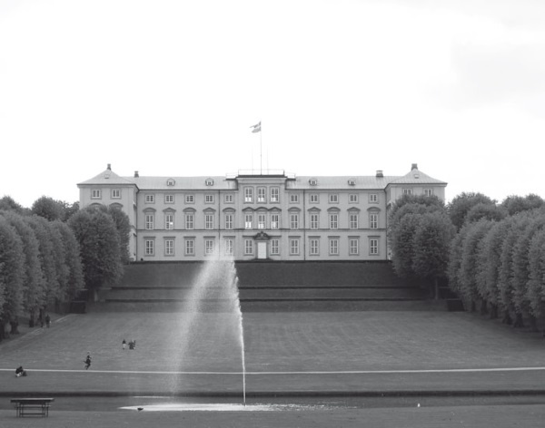 Иллюстрация к книге — Дом на хвосте паровоза. Путеводитель по Европе в сказках Андерсена [i_085.jpg]