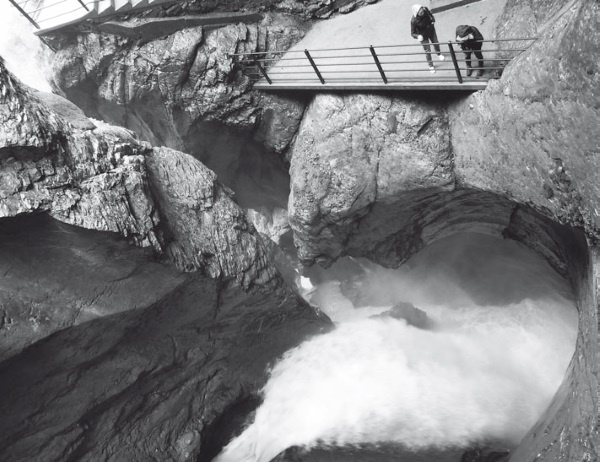 Иллюстрация к книге — Дом на хвосте паровоза. Путеводитель по Европе в сказках Андерсена [i_144.jpg]