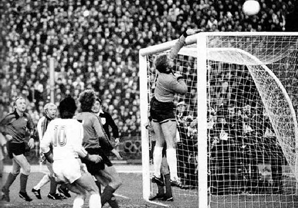 Иллюстрация к книге — История Лиги Чемпионов [i_033.jpg]