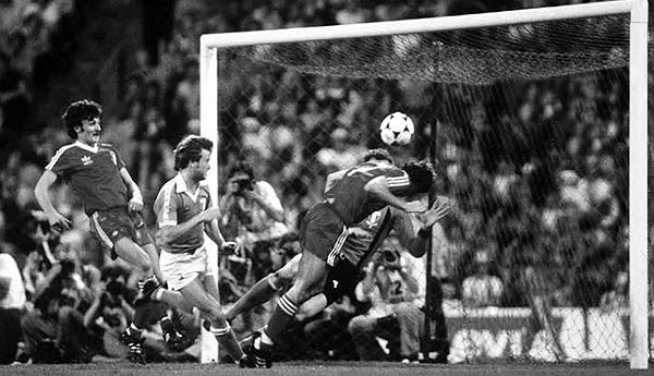 Иллюстрация к книге — История Лиги Чемпионов [i_036.jpg]