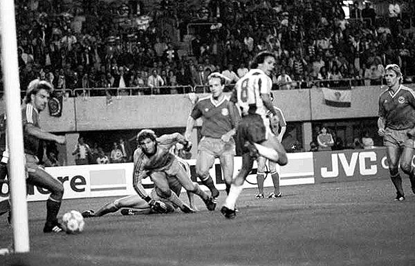 Иллюстрация к книге — История Лиги Чемпионов [i_056.jpg]