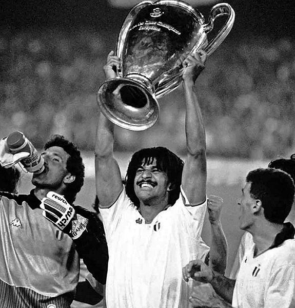 Иллюстрация к книге — История Лиги Чемпионов [i_059.jpg]