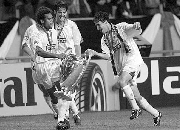 Иллюстрация к книге — История Лиги Чемпионов [i_081.jpg]