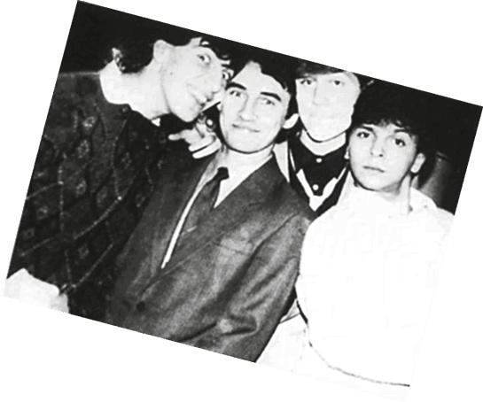 Иллюстрация к книге — Квартет Я. Как создавался самый смешной театр страны [i_002.jpg]