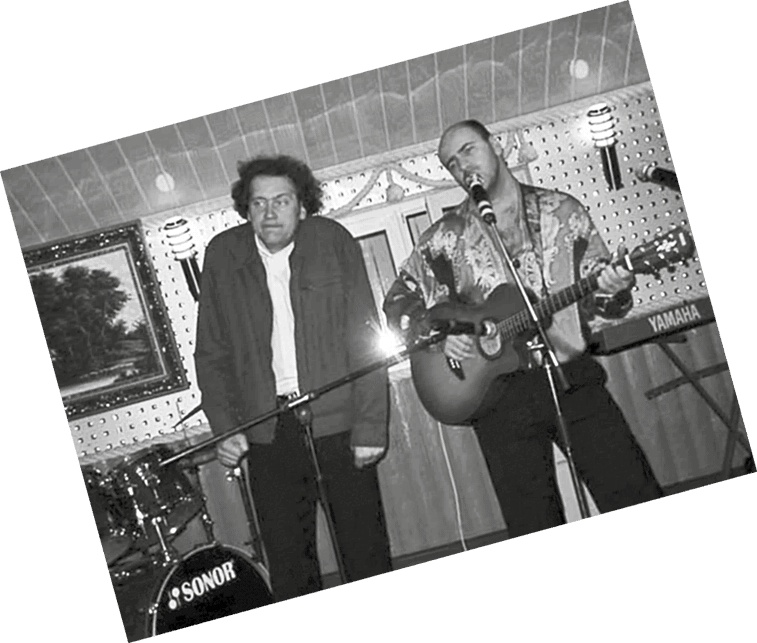 Иллюстрация к книге — Квартет Я. Как создавался самый смешной театр страны [i_009.jpg]