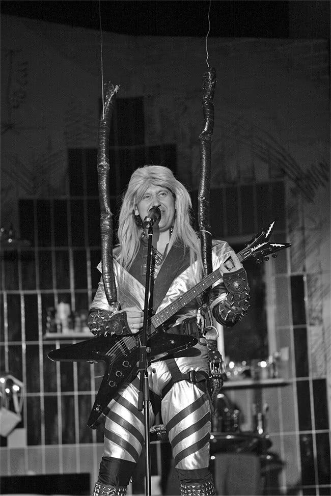 Иллюстрация к книге — Квартет Я. Как создавался самый смешной театр страны [i_013.jpg]