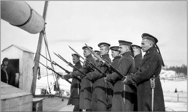 Иллюстрация к книге — Под Андреевским и Красным флагом. Русский флот в Первой мировой войне, Февральской и Октябрьской революциях. 1914–1918 гг. [i_016.jpg]