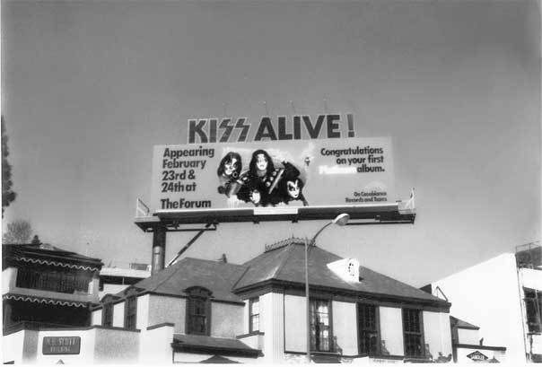 Иллюстрация к книге — KISS. Лицом к музыке: срывая маску [i_014.jpg]