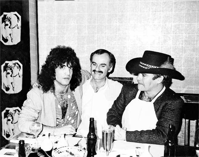 Иллюстрация к книге — KISS. Лицом к музыке: срывая маску [i_021.jpg]