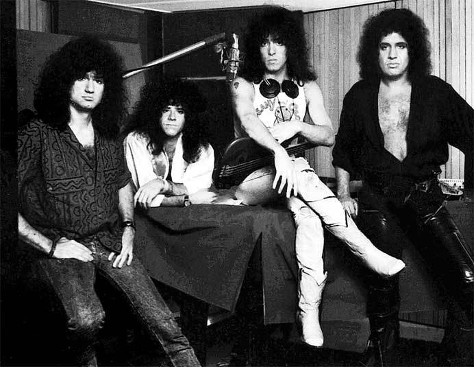 Иллюстрация к книге — KISS. Лицом к музыке: срывая маску [i_026.jpg]