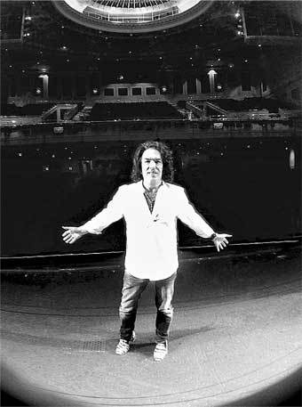 Иллюстрация к книге — KISS. Лицом к музыке: срывая маску [i_030.jpg]