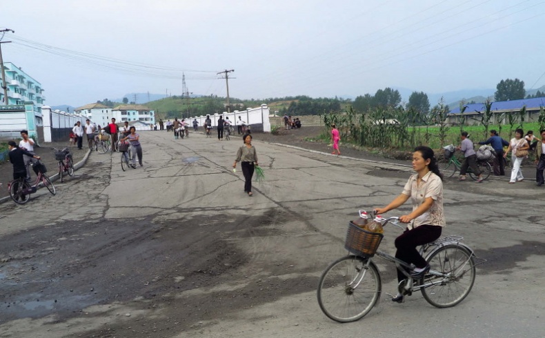 Иллюстрация к книге — Спросите у северокорейца. Бывшие граждане о жизни внутри самой закрытой страны мира [i_017.jpg]