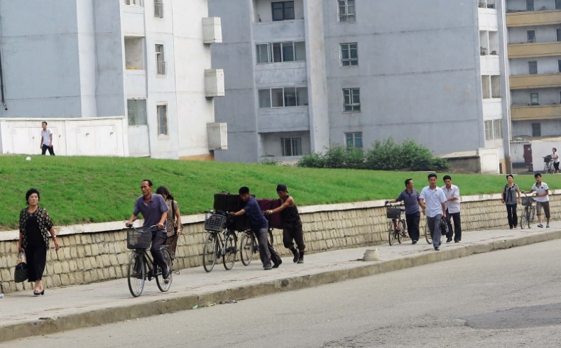 Иллюстрация к книге — Спросите у северокорейца. Бывшие граждане о жизни внутри самой закрытой страны мира [i_018.jpg]