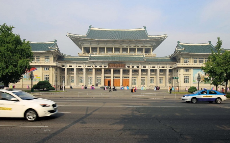 Иллюстрация к книге — Спросите у северокорейца. Бывшие граждане о жизни внутри самой закрытой страны мира [i_025.jpg]