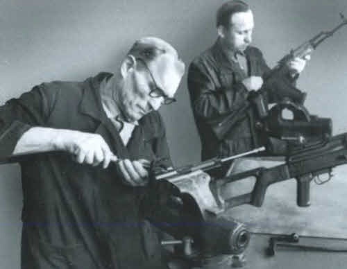 Иллюстрация к книге — Калашников [i_020.jpg]