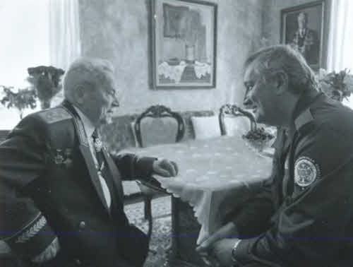 Иллюстрация к книге — Калашников [i_029.jpg]