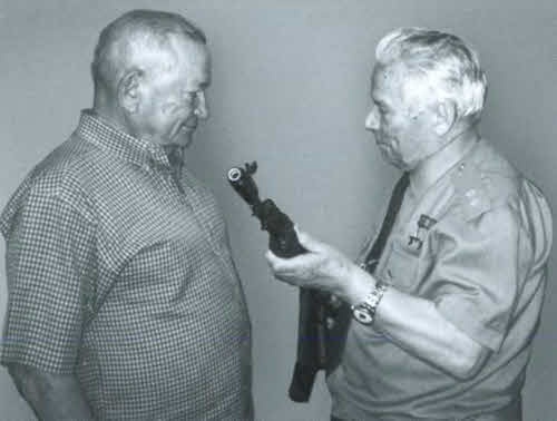 Иллюстрация к книге — Калашников [i_043.jpg]