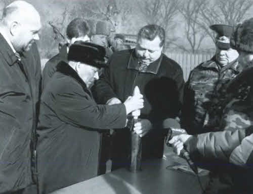 Иллюстрация к книге — Калашников [i_058.jpg]