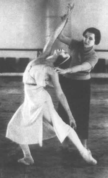 Иллюстрация к книге — Галина Уланова [i_017.jpg]